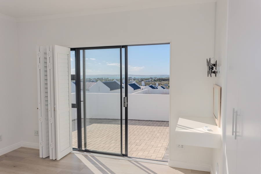 2 Bedroom Property for Sale in Middedorp Western Cape